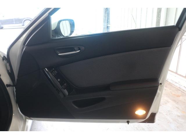 ＲＸ－８ スピリットＲ　後期型／レカロシート／バックカメラ／Ｂｌｕｅｔｏｏｔｈオーディオ／純正１９インチＡＷ／ＥＴＣ／禁煙／ＨＩＤヘッドライト／オートライト／ハーフレザーシート／スマートキー（38枚目）