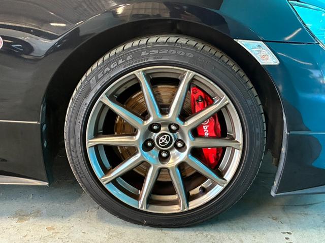８６ ＧＴリミテッド　後期型／禁煙車／ＴＲＤフルエアロ／リアウィング／ＴＲＤスポーツマフラー／ｂｒｅｍｂｏ製ブレーキセット／１０本スポークＡＷ／ＢＬＩＴＺエアクリーナー／ＥＴＣ２．０／純正ナビ／バックカメラ／シートヒーター（24枚目）