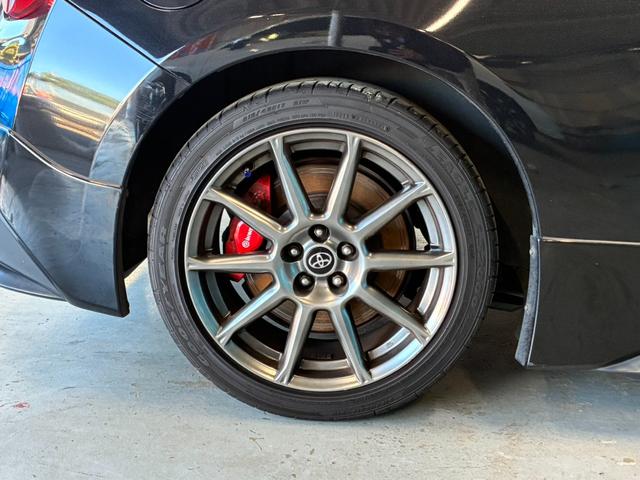 ８６ ＧＴリミテッド　後期型／禁煙車／ＴＲＤフルエアロ／リアウィング／ＴＲＤスポーツマフラー／ｂｒｅｍｂｏ製ブレーキセット／１０本スポークＡＷ／ＢＬＩＴＺエアクリーナー／ＥＴＣ２．０／純正ナビ／バックカメラ／シートヒーター（32枚目）