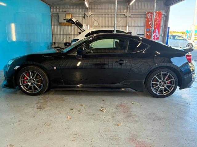 ８６ ＧＴリミテッド　後期型／禁煙車／ＴＲＤフルエアロ／リアウィング／ＴＲＤスポーツマフラー／ｂｒｅｍｂｏ製ブレーキセット／１０本スポークＡＷ／ＢＬＩＴＺエアクリーナー／ＥＴＣ２．０／純正ナビ／バックカメラ／シートヒーター（33枚目）