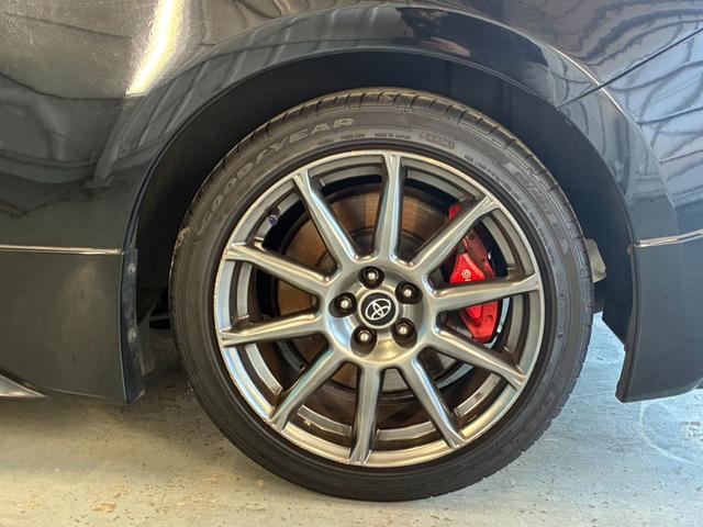 ８６ ＧＴリミテッド　後期型／禁煙車／ＴＲＤフルエアロ／リアウィング／ＴＲＤスポーツマフラー／ｂｒｅｍｂｏ製ブレーキセット／１０本スポークＡＷ／ＢＬＩＴＺエアクリーナー／ＥＴＣ２．０／純正ナビ／バックカメラ／シートヒーター（34枚目）