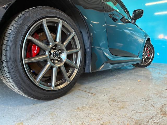 ８６ ＧＴリミテッド　後期型／禁煙車／ＴＲＤフルエアロ／リアウィング／ＴＲＤスポーツマフラー／ｂｒｅｍｂｏ製ブレーキセット／１０本スポークＡＷ／ＢＬＩＴＺエアクリーナー／ＥＴＣ２．０／純正ナビ／バックカメラ／シートヒーター（36枚目）