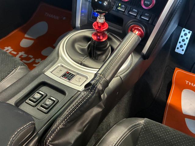 ８６ ＧＴリミテッド　後期型／禁煙車／ＴＲＤフルエアロ／リアウィング／ＴＲＤスポーツマフラー／ｂｒｅｍｂｏ製ブレーキセット／１０本スポークＡＷ／ＢＬＩＴＺエアクリーナー／ＥＴＣ２．０／純正ナビ／バックカメラ／シートヒーター（56枚目）