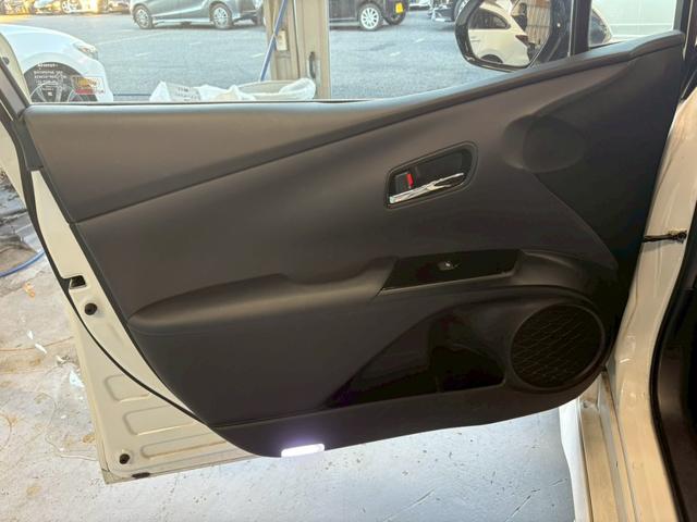プリウスＰＨＶ Ａユーティリティプラス　モデリスタエアロ／急速インレット／充電ケーブル有／１１．６インチナビ／フルセグ／バックカメラ／禁煙車／ＥＴＣ２．０／シートヒーター／ハンドルヒーター／トヨタセーフティセンス／レーダークルーズ（42枚目）