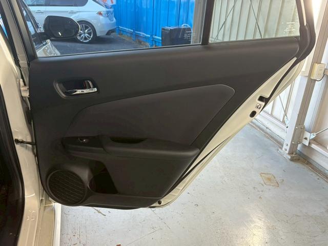 プリウスＰＨＶ Ａユーティリティプラス　モデリスタエアロ／急速インレット／充電ケーブル有／１１．６インチナビ／フルセグ／バックカメラ／禁煙車／ＥＴＣ２．０／シートヒーター／ハンドルヒーター／トヨタセーフティセンス／レーダークルーズ（48枚目）