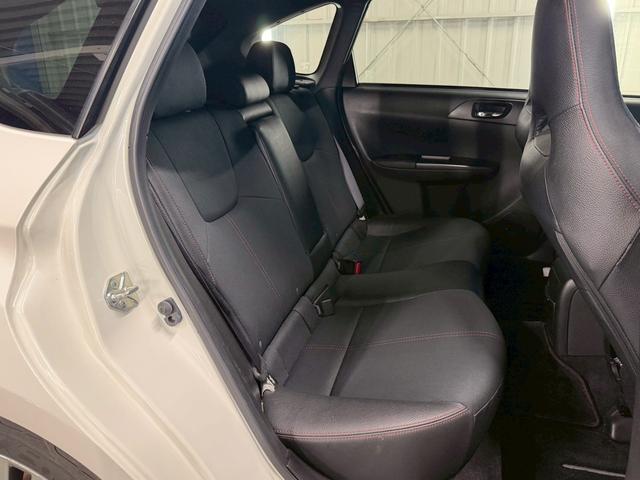 インプレッサ ＷＲＸ　ＳＴＩ　Ａライン　リアスポイラー／メモリーナビ／Ｂｌｕｅｔｏｏｔｈ接続可／禁煙車／純正１８インチアルミ／ハーフレザーシート／クルーズコントロール／コムテックドライブレコーダー前後／パドルシフト（8枚目）