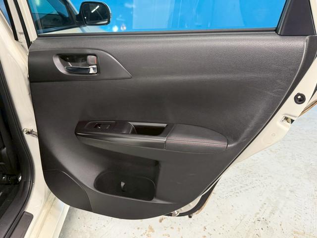 インプレッサ ＷＲＸ　ＳＴＩ　Ａライン　リアスポイラー／メモリーナビ／Ｂｌｕｅｔｏｏｔｈ接続可／禁煙車／純正１８インチアルミ／ハーフレザーシート／クルーズコントロール／コムテックドライブレコーダー前後／パドルシフト（31枚目）