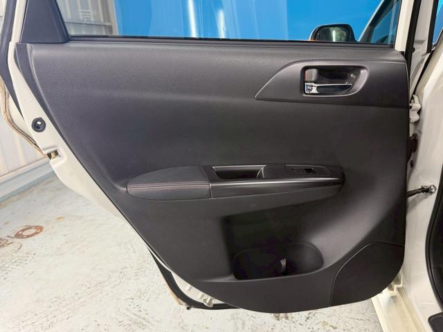 インプレッサ ＷＲＸ　ＳＴＩ　Ａライン　リアスポイラー／メモリーナビ／Ｂｌｕｅｔｏｏｔｈ接続可／禁煙車／純正１８インチアルミ／ハーフレザーシート／クルーズコントロール／コムテックドライブレコーダー前後／パドルシフト（32枚目）
