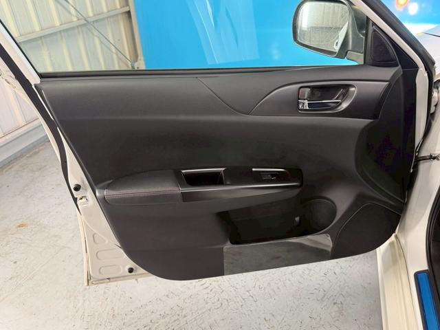 インプレッサ ＷＲＸ　ＳＴＩ　Ａライン　リアスポイラー／メモリーナビ／Ｂｌｕｅｔｏｏｔｈ接続可／禁煙車／純正１８インチアルミ／ハーフレザーシート／クルーズコントロール／コムテックドライブレコーダー前後／パドルシフト（35枚目）