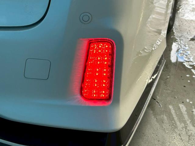 ヴェルファイア 2.5Z Aエディション ゴールデンアイズ 公認エアサス/OP:ツインムーンルーフ/オプションカラー/7人乗り/後席モニター/各純正パーツあり/禁煙車/両側パワースライド/社外エアロ/オットマン/純正ナビ/バックカメラ/100V電源/ETC(27枚目)