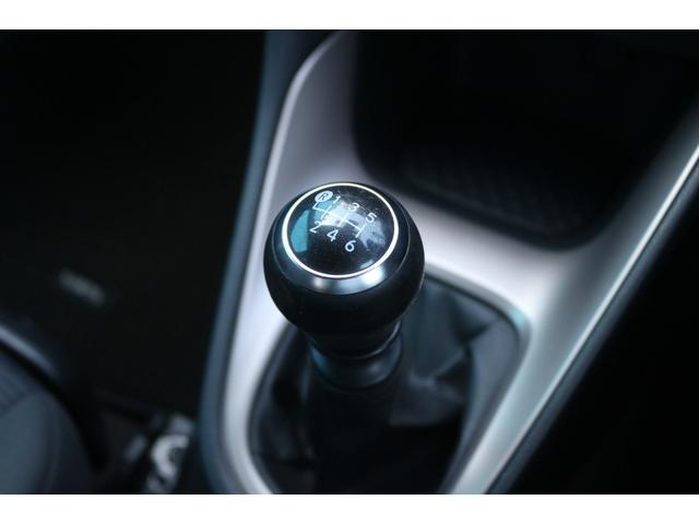 ヤリス Z モデリスタフルエアロ/トヨタセーフティセンス/ディスプレイオーディオ/バックカメラ/社外マフラー/シートヒーター/LEDヘッドライト/社外15インチアルミホイール/オートマチックハイビーム/(13枚目)