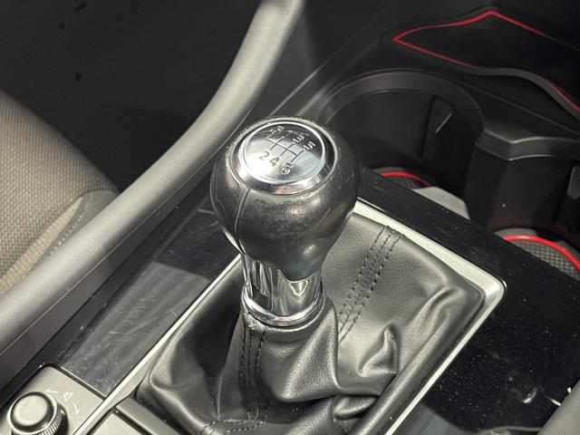 ＭＡＺＤＡ３ファストバック １５Ｓツーリング　ＯＰ：３６０度セーフティパッケージ／６速マニュアル／アクティブドライビングディスプレイ／８．８インチマツダコネクトナビ／フルセグＴＶ／レーダークルーズ／オートマチックハイビーム／プッシュスタート／（9枚目）