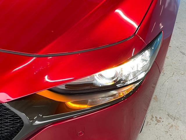 ＭＡＺＤＡ３ファストバック １５Ｓツーリング　ＯＰ：３６０度セーフティパッケージ／６速マニュアル／アクティブドライビングディスプレイ／８．８インチマツダコネクトナビ／フルセグＴＶ／レーダークルーズ／オートマチックハイビーム／プッシュスタート／（26枚目）