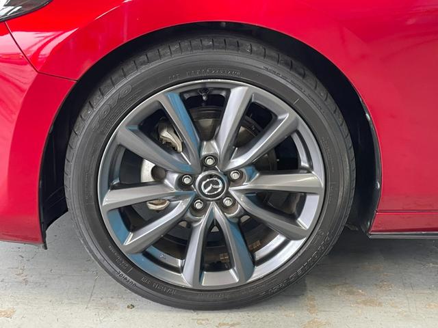 ＭＡＺＤＡ３ファストバック １５Ｓツーリング　ＯＰ：３６０度セーフティパッケージ／６速マニュアル／アクティブドライビングディスプレイ／８．８インチマツダコネクトナビ／フルセグＴＶ／レーダークルーズ／オートマチックハイビーム／プッシュスタート／（27枚目）