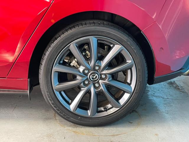ＭＡＺＤＡ３ファストバック １５Ｓツーリング　ＯＰ：３６０度セーフティパッケージ／６速マニュアル／アクティブドライビングディスプレイ／８．８インチマツダコネクトナビ／フルセグＴＶ／レーダークルーズ／オートマチックハイビーム／プッシュスタート／（28枚目）