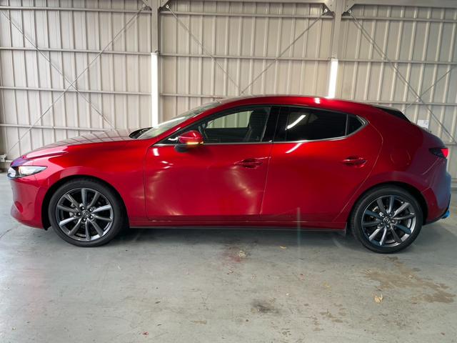 ＭＡＺＤＡ３ファストバック １５Ｓツーリング　ＯＰ：３６０度セーフティパッケージ／６速マニュアル／アクティブドライビングディスプレイ／８．８インチマツダコネクトナビ／フルセグＴＶ／レーダークルーズ／オートマチックハイビーム／プッシュスタート／（31枚目）