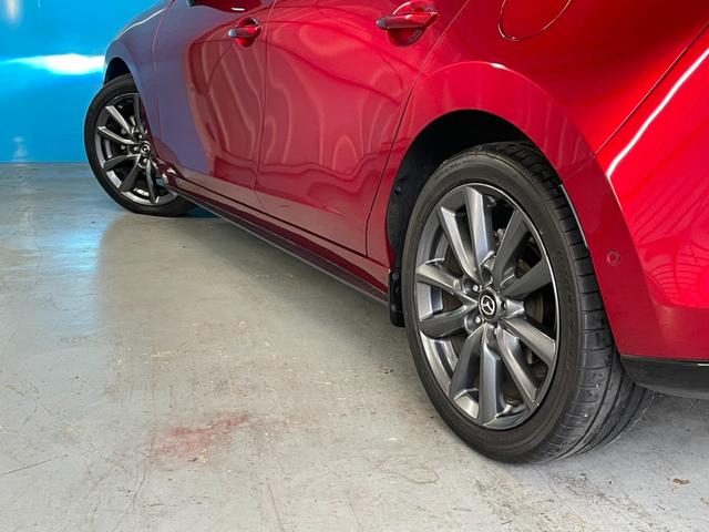 ＭＡＺＤＡ３ファストバック １５Ｓツーリング　ＯＰ：３６０度セーフティパッケージ／６速マニュアル／アクティブドライビングディスプレイ／８．８インチマツダコネクトナビ／フルセグＴＶ／レーダークルーズ／オートマチックハイビーム／プッシュスタート／（33枚目）