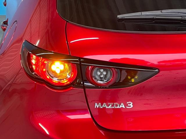 ＭＡＺＤＡ３ファストバック １５Ｓツーリング　ＯＰ：３６０度セーフティパッケージ／６速マニュアル／アクティブドライビングディスプレイ／８．８インチマツダコネクトナビ／フルセグＴＶ／レーダークルーズ／オートマチックハイビーム／プッシュスタート／（36枚目）