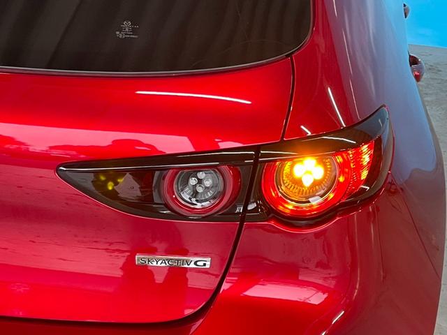 ＭＡＺＤＡ３ファストバック １５Ｓツーリング　ＯＰ：３６０度セーフティパッケージ／６速マニュアル／アクティブドライビングディスプレイ／８．８インチマツダコネクトナビ／フルセグＴＶ／レーダークルーズ／オートマチックハイビーム／プッシュスタート／（37枚目）