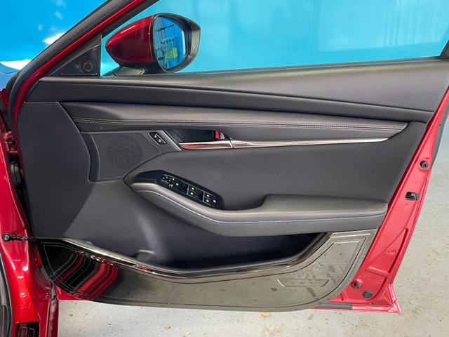 ＭＡＺＤＡ３ファストバック １５Ｓツーリング　ＯＰ：３６０度セーフティパッケージ／６速マニュアル／アクティブドライビングディスプレイ／８．８インチマツダコネクトナビ／フルセグＴＶ／レーダークルーズ／オートマチックハイビーム／プッシュスタート／（42枚目）