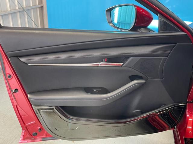 ＭＡＺＤＡ３ファストバック １５Ｓツーリング　ＯＰ：３６０度セーフティパッケージ／６速マニュアル／アクティブドライビングディスプレイ／８．８インチマツダコネクトナビ／フルセグＴＶ／レーダークルーズ／オートマチックハイビーム／プッシュスタート／（44枚目）