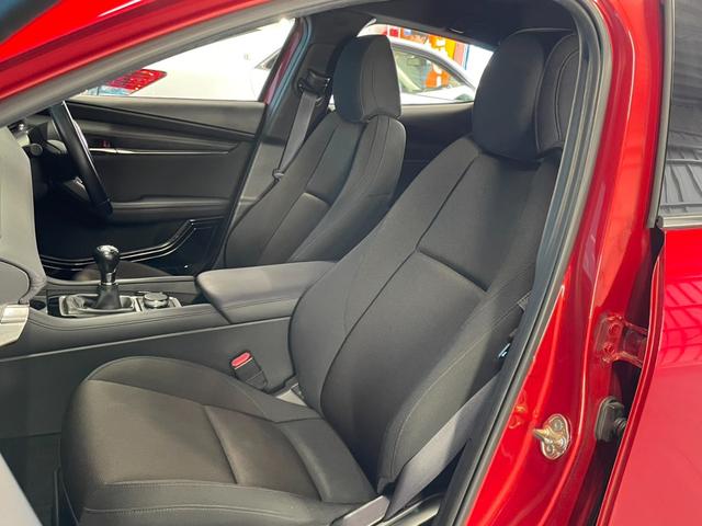 ＭＡＺＤＡ３ファストバック １５Ｓツーリング　ＯＰ：３６０度セーフティパッケージ／６速マニュアル／アクティブドライビングディスプレイ／８．８インチマツダコネクトナビ／フルセグＴＶ／レーダークルーズ／オートマチックハイビーム／プッシュスタート／（45枚目）