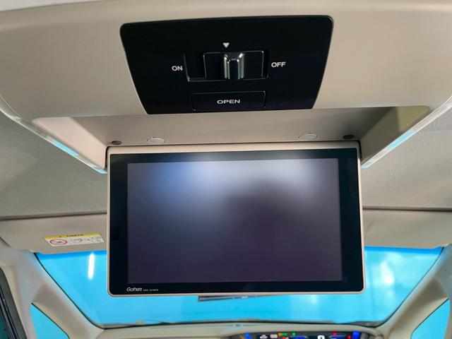 フリードハイブリッド ハイブリッド・ＥＸ　ＯＰ：１１インチ後席フリップダウンモニター／８インチ純正ナビ／ホンダセンシング／シートヒーター／レーダークルーズ／レーンキープアシスト／クリアランスソナー／ドライブレコーダー／ＬＥＤヘッド／ＥＴＣ／（11枚目）