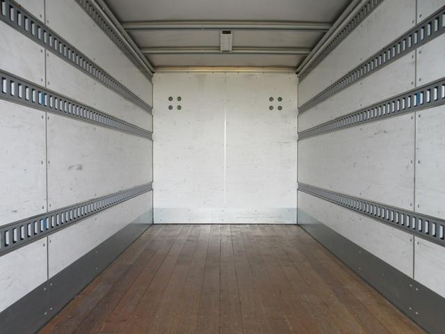 エルフトラック 　ハイブリッド車　アルミバン　標準幅　ロング　全低床（25枚目）