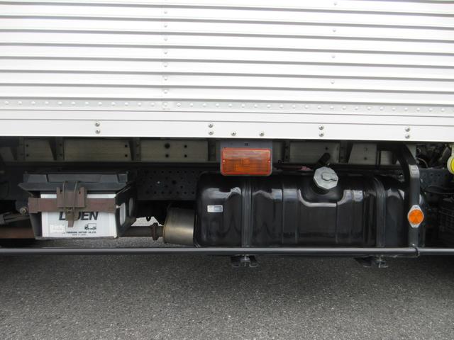 エルフトラック 　ハイブリッド車　アルミバン　標準幅　ロング　全低床（31枚目）