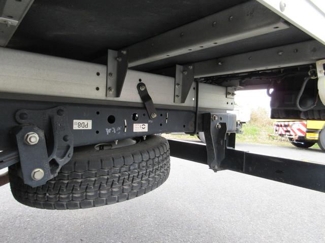 エルフトラック 　ハイブリッド車　アルミバン　標準幅　ロング　全低床（32枚目）