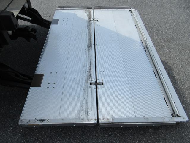 　ワイド幅　ベッドレスキャビン　リヤエアサス　格納ゲート　後扉シャッター式　冷蔵冷凍車(34枚目)