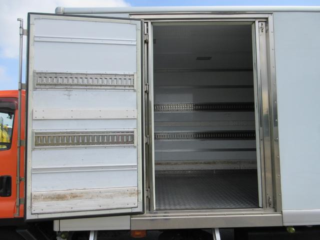 　ワイド幅　ベッドレスキャビン　リヤエアサス　格納ゲート　後扉シャッター式　冷蔵冷凍車(41枚目)