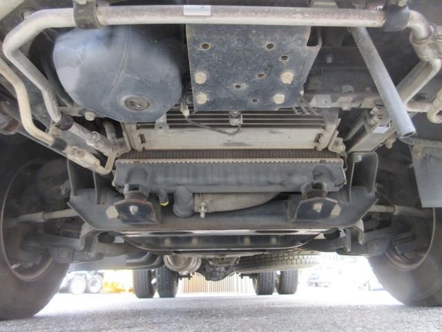 キャンター  Wキャブ  すいちょくゲート  積載2トン  乗車定員6人  全低床  平ボデー(38枚目)