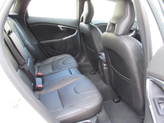 Navi/CD/DVD/AW/No-accidents/LeatherSeat/PowerSeat/BackCamera