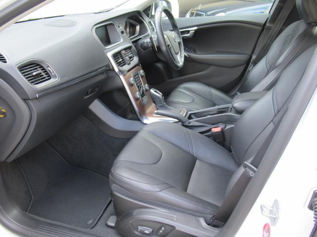 Navi/CD/DVD/AW/No-accidents/LeatherSeat/PowerSeat/BackCamera