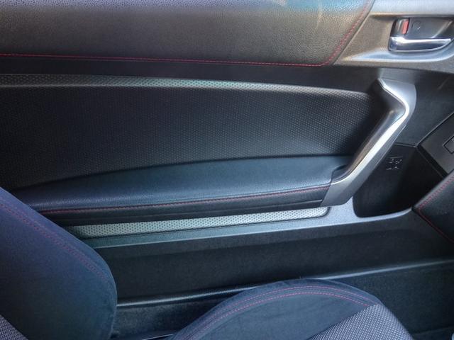 ８６ ＧＴ　６速ＭＴ　モデリスタフロントスポイラー　ＧＴリミテッドリヤスポイラー　ＲＳＲダウンサス　後期テール　カーボンシフトノブ　純正１７インチアルミ　純正マフラー　プッシュスタート（50枚目）