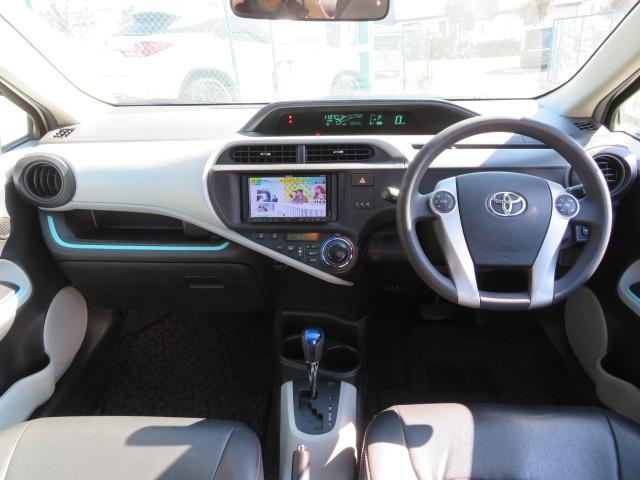 アクア Ｓ　１年保証　禁煙車　ＳＤナビ　フルセグＴＶ　バックカメラ　ＥＴＣ　ＣＤ／ＤＶＤ　純正アルミ　オートエアコン　キーレス　シートカバー　電動格納ミラー（4枚目）