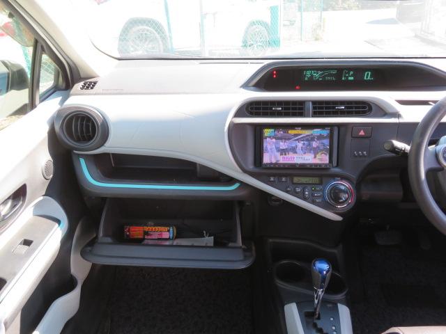 アクア Ｓ　１年保証　禁煙車　ＳＤナビ　フルセグＴＶ　バックカメラ　ＥＴＣ　ＣＤ／ＤＶＤ　純正アルミ　オートエアコン　キーレス　シートカバー　電動格納ミラー（6枚目）