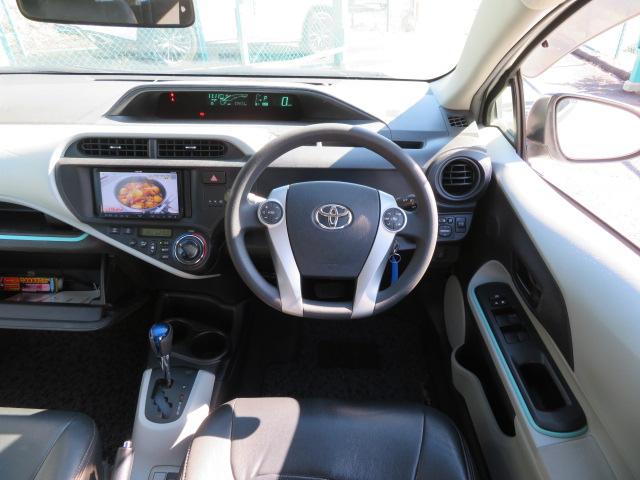 アクア Ｓ　１年保証　禁煙車　ＳＤナビ　フルセグＴＶ　バックカメラ　ＥＴＣ　ＣＤ／ＤＶＤ　純正アルミ　オートエアコン　キーレス　シートカバー　電動格納ミラー（7枚目）