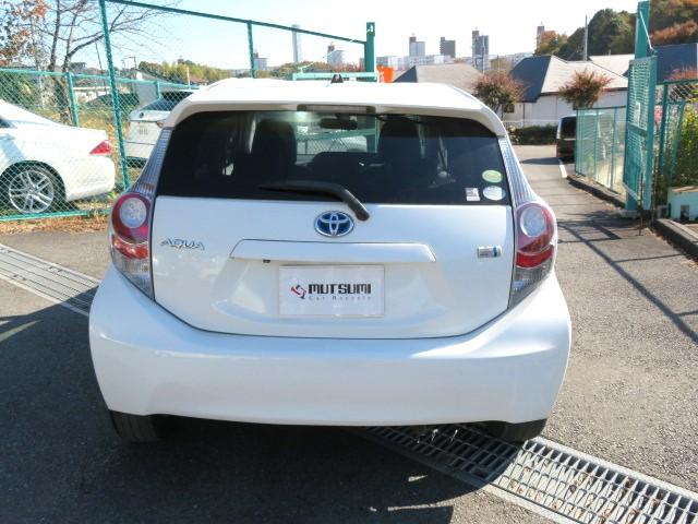 アクア Ｓ　１年保証　禁煙車　ＳＤナビ　フルセグＴＶ　バックカメラ　ＥＴＣ　ＣＤ／ＤＶＤ　純正アルミ　オートエアコン　キーレス　シートカバー　電動格納ミラー（10枚目）