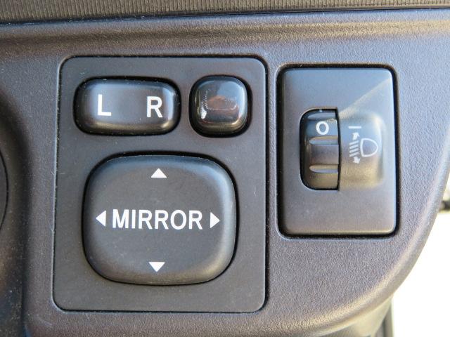 アクア Ｓ　１年保証　禁煙車　ＳＤナビ　フルセグＴＶ　バックカメラ　ＥＴＣ　ＣＤ／ＤＶＤ　純正アルミ　オートエアコン　キーレス　シートカバー　電動格納ミラー（28枚目）