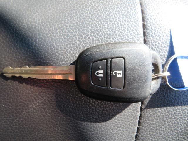 アクア Ｓ　１年保証　禁煙車　ＳＤナビ　フルセグＴＶ　バックカメラ　ＥＴＣ　ＣＤ／ＤＶＤ　純正アルミ　オートエアコン　キーレス　シートカバー　電動格納ミラー（30枚目）