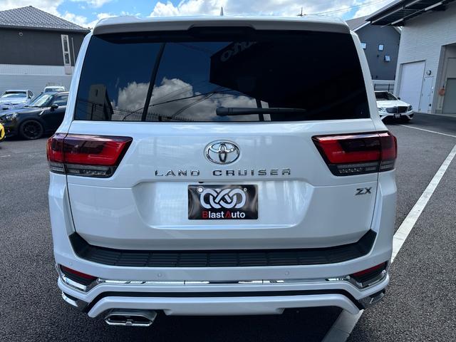 TOYOTA LAND CRUISER ZX | 2023 | PEARL WHITE | 5960 km TOYOTA LAND CRUISER ZX | 2023 | PEARL WHITE | 5960 km