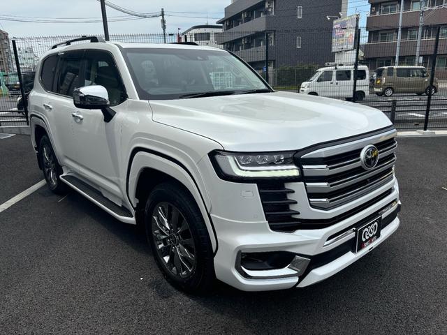 TOYOTA LAND CRUISER ZX | 2023 | PEARL WHITE | 600 km TOYOTA LAND CRUISER ZX | 2023 | PEARL WHITE | 600 km