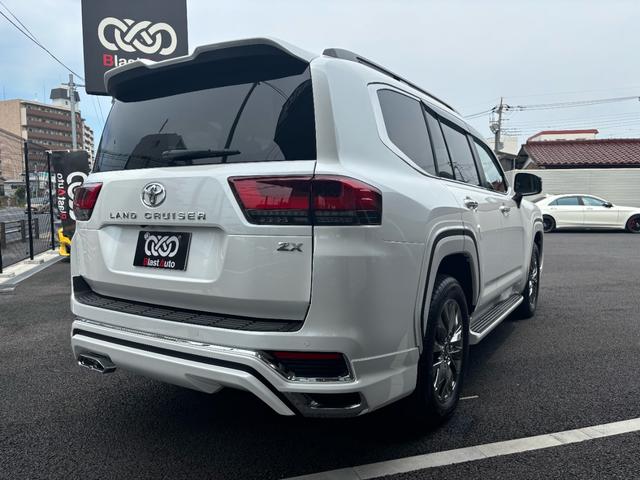 TOYOTA LAND CRUISER ZX | 2023 | PEARL WHITE | 600 km TOYOTA LAND CRUISER ZX | 2023 | PEARL WHITE | 600 km