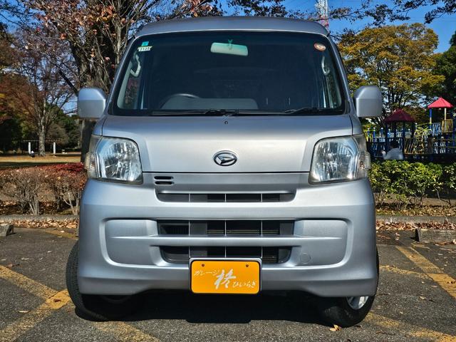 ハイゼットカーゴ クルーズターボ　ターボ　電格　切替４ＷＤ　ＥＴＣ　フルセグ　キーレス　前後ＰＷ　　Ｂｌｕｅｔｏｏｔｈ　ＳＤ再生　分割リアシートヘッドレスト有　社外アルミ　タバコ臭有（3枚目）