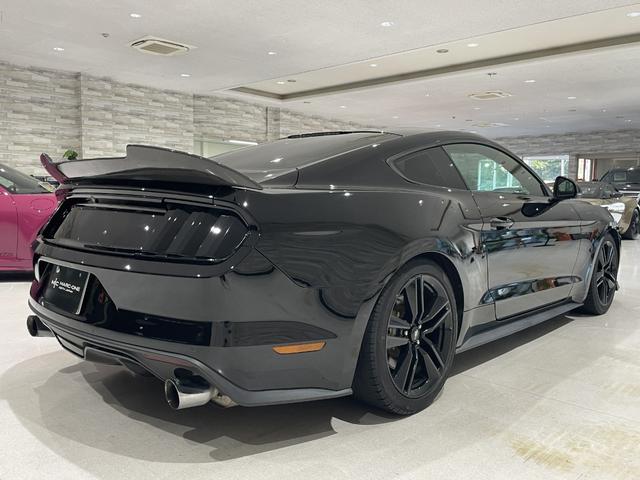 FORD MUSTANG 50 YEARS EDITION