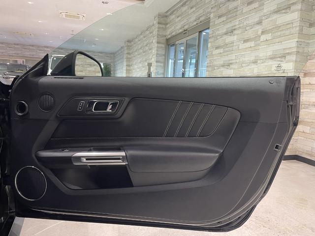 FORD MUSTANG 50 YEARS EDITION