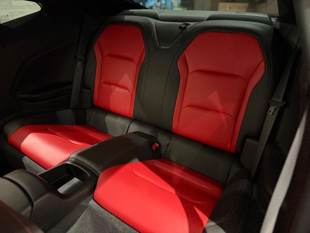 シボレーカマロ ＬＴ　ＲＳ　１年保証付／１オーナー／Ａｐｐｌｅｃａｒｐｌａｙ／赤黒革／ヒーター＆エアコン／デジタルインナーミラー／バックカメラ／ステアリングヒーター／ＥＴＣ２．０／ＢＯＳＥサウンドＨＵＤ／リアソナー／純正２０ＡＷ（24枚目）