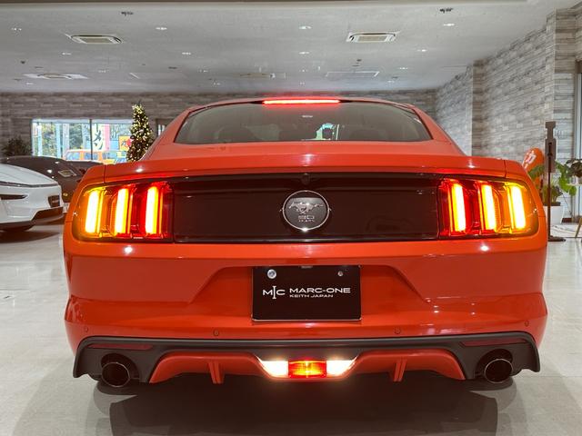マスタング ５０イヤーズ　エディション　１年保証付／正規ディーラー車／黒革パワーシート／エアシート＆ヒーター／バックカメラ／リアソナー／ＥＴＣ／Ｂｌｕｅｔｏｏｔｈ＆ＵＳＢ／パドルシフト／フォグライト／ＰＵＳＨスタート／純正１９ｉｎｃｈＡＷ（23枚目）